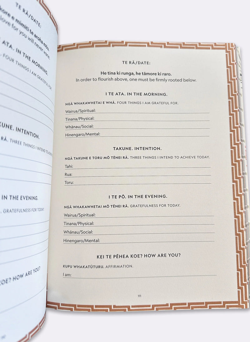 WHAKAWHETAI: Gratitude Daily Bilingual Journal
